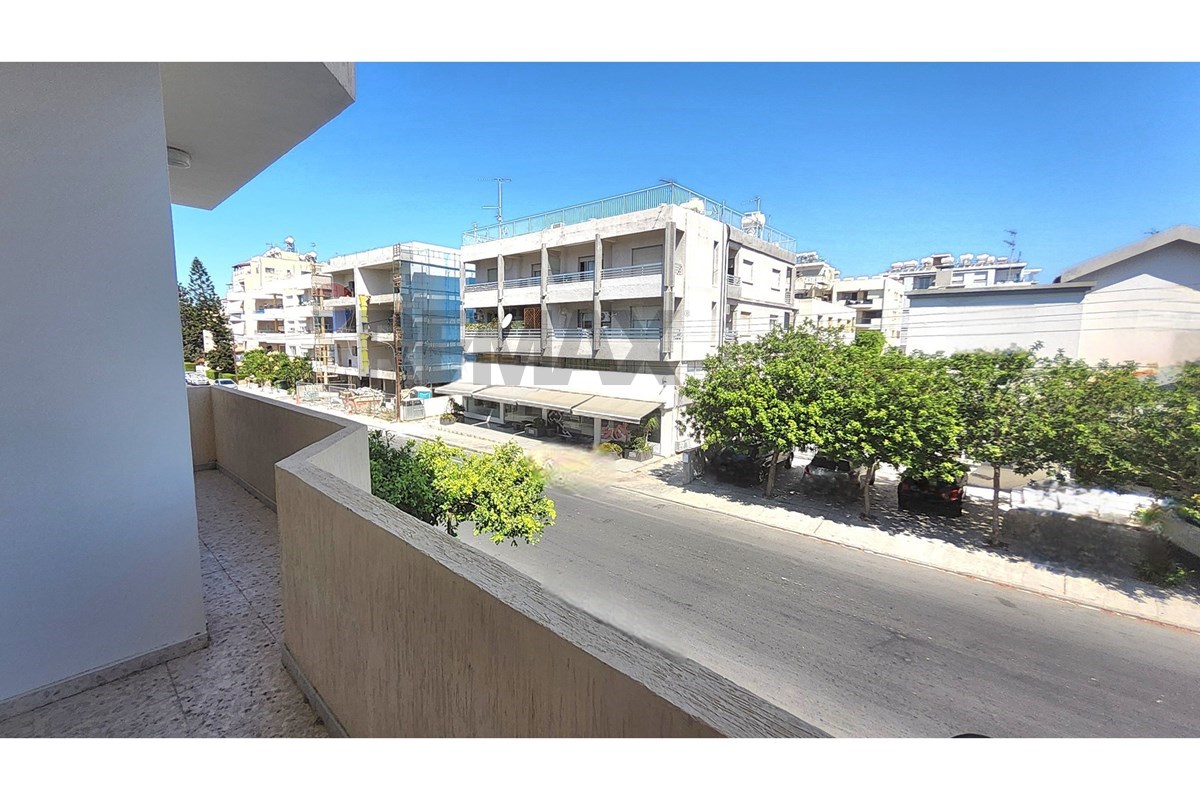 3-Bedroom Apartment in Petrou & Pavlou - Widok 3
