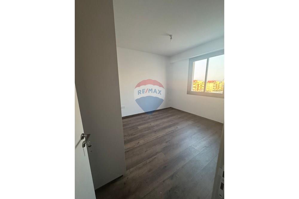 READY TO MOVE IN 2 Bed. Penthouse near Metropolis - Ansicht 5