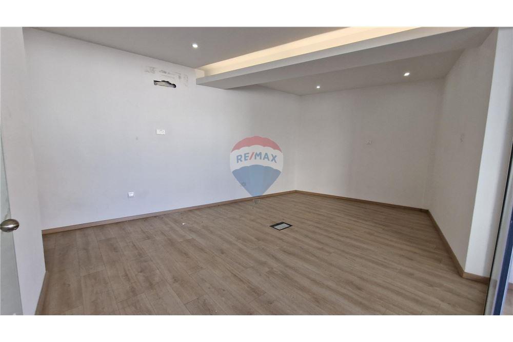 Commercial Building of 141 sqm in Katholiki - Vista 6