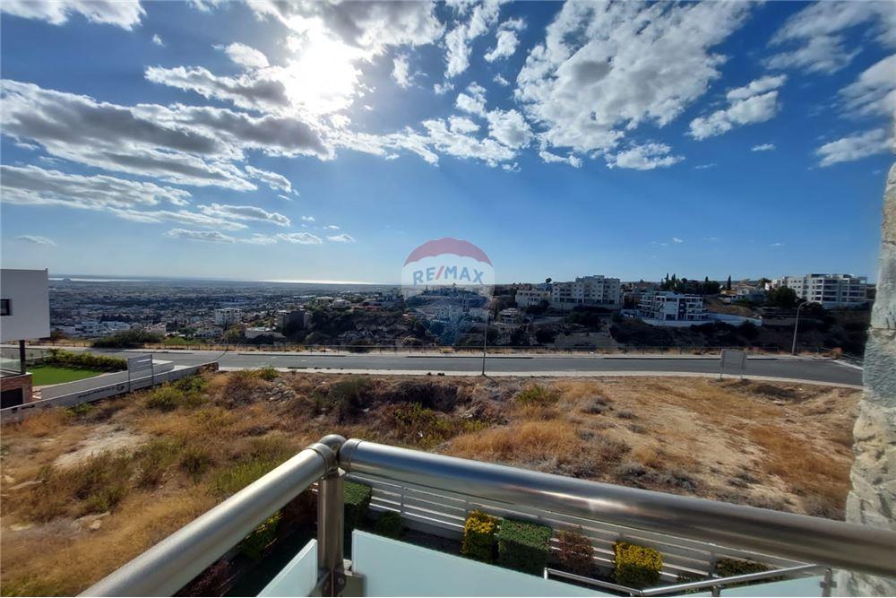 3-Bedroom House in Agia Fyla - Aanzicht 2