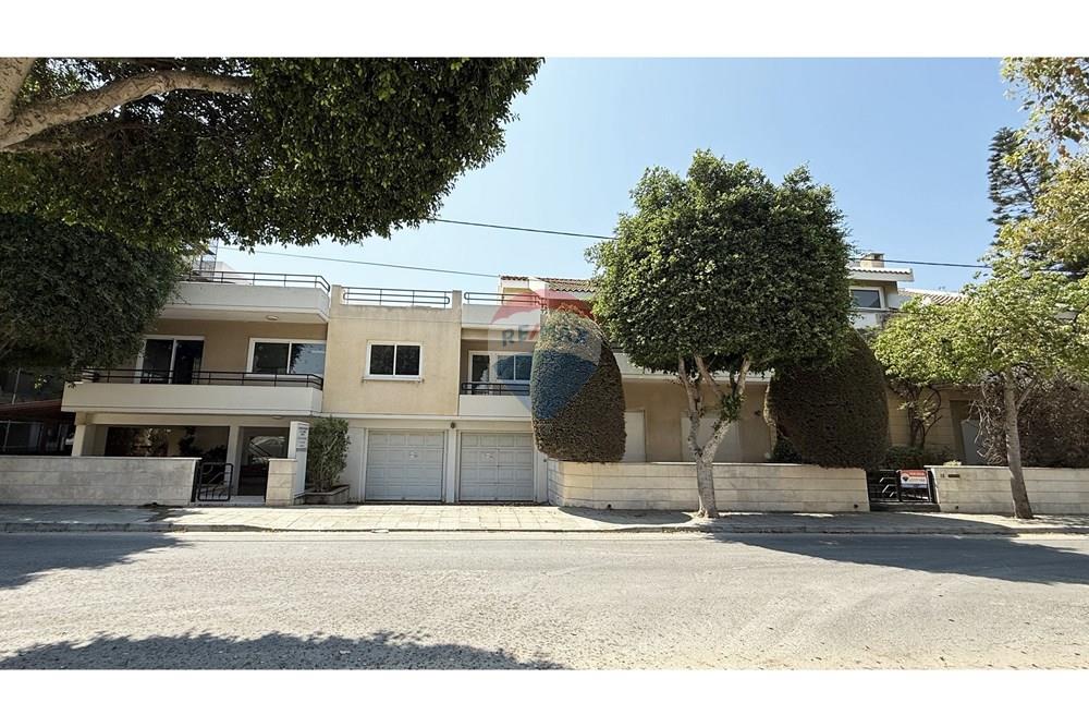 560 m² Mixed Use Property on 671 m² plot - Aanzicht 3