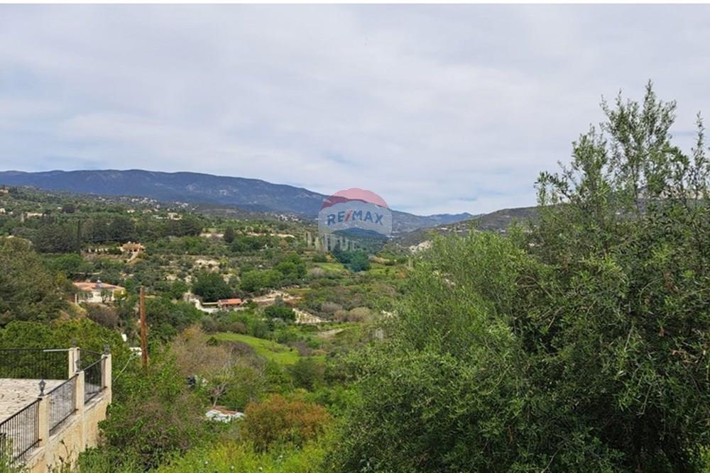 Residential Land of 1,096 sqm in Agios Georgios - View 2