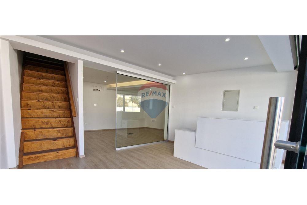 Commercial Building of 141 sqm in Katholiki - Altro
