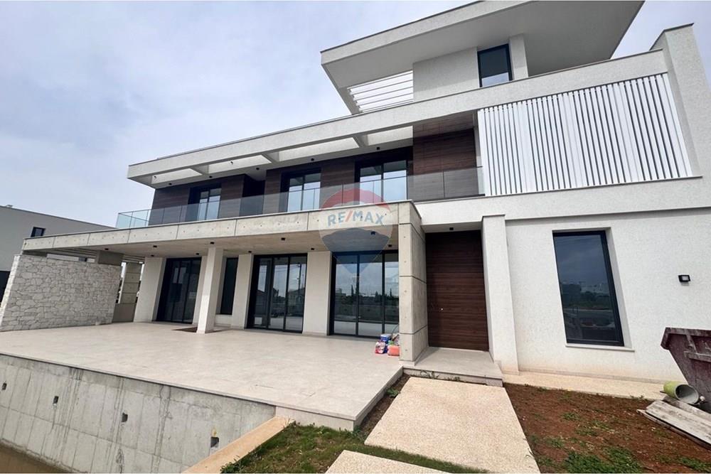 Seaview 6-Bedroom Villa in Mouttagiaka - Altro