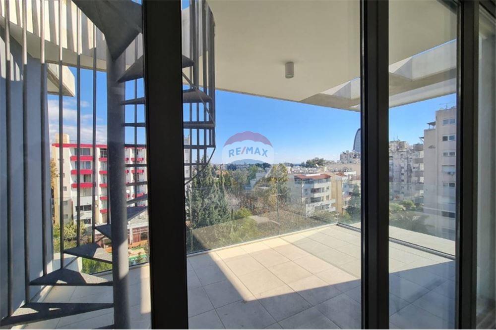 Ready to move in fully furnished penthouse - Więcej