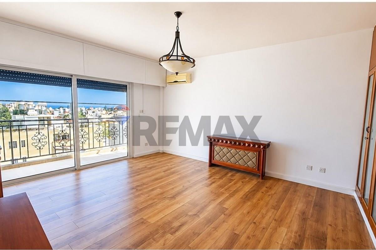 Seaview 250 m² Penthouse in Historic Center - View 5
