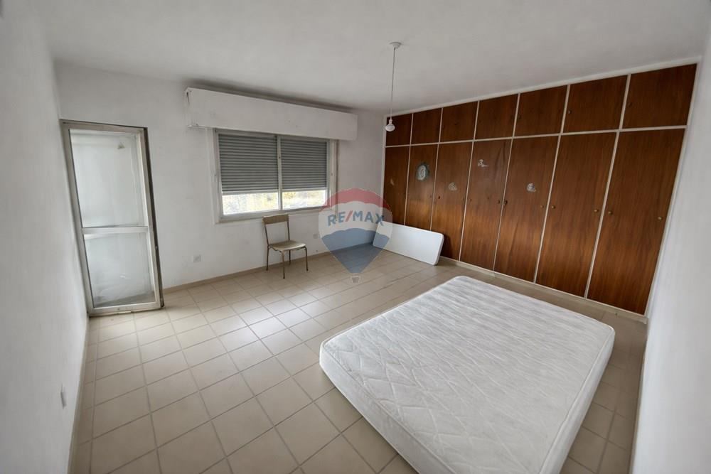 3-Bedroom Apartment in Neapolis, Limassol - Widok 3