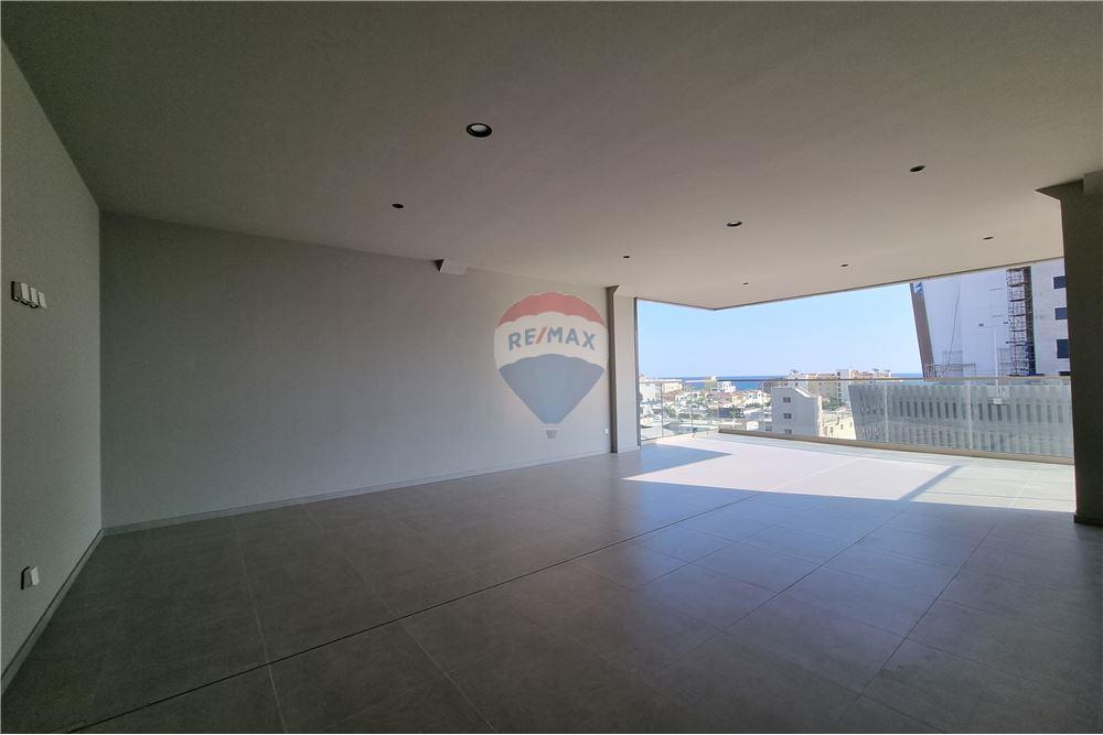 A stunning duplex high-rise penthouse - Altro