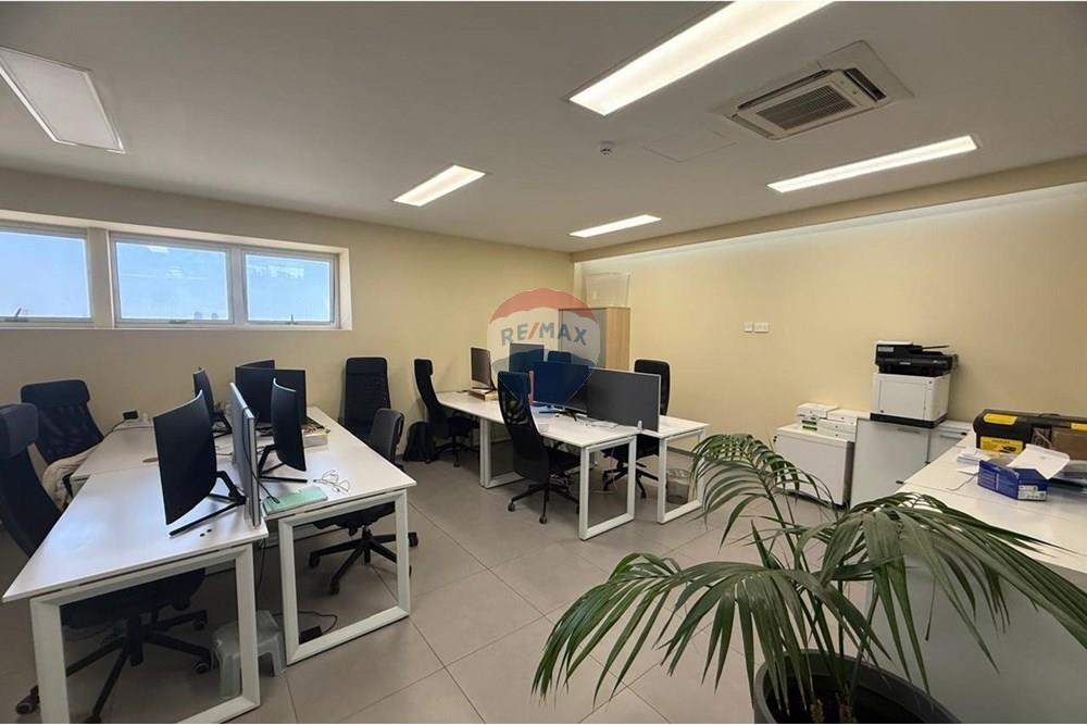 Office 1100 m² for rent in Agios Stylianos, Limassol