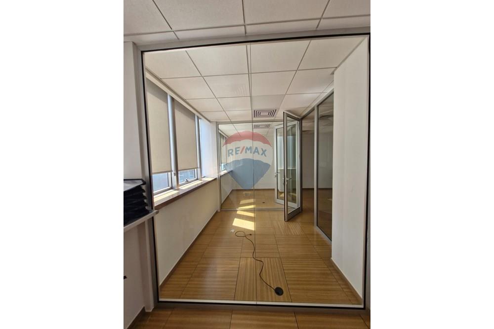 Office 460 m² for rent in Limassol - Agia Triada, Limassol