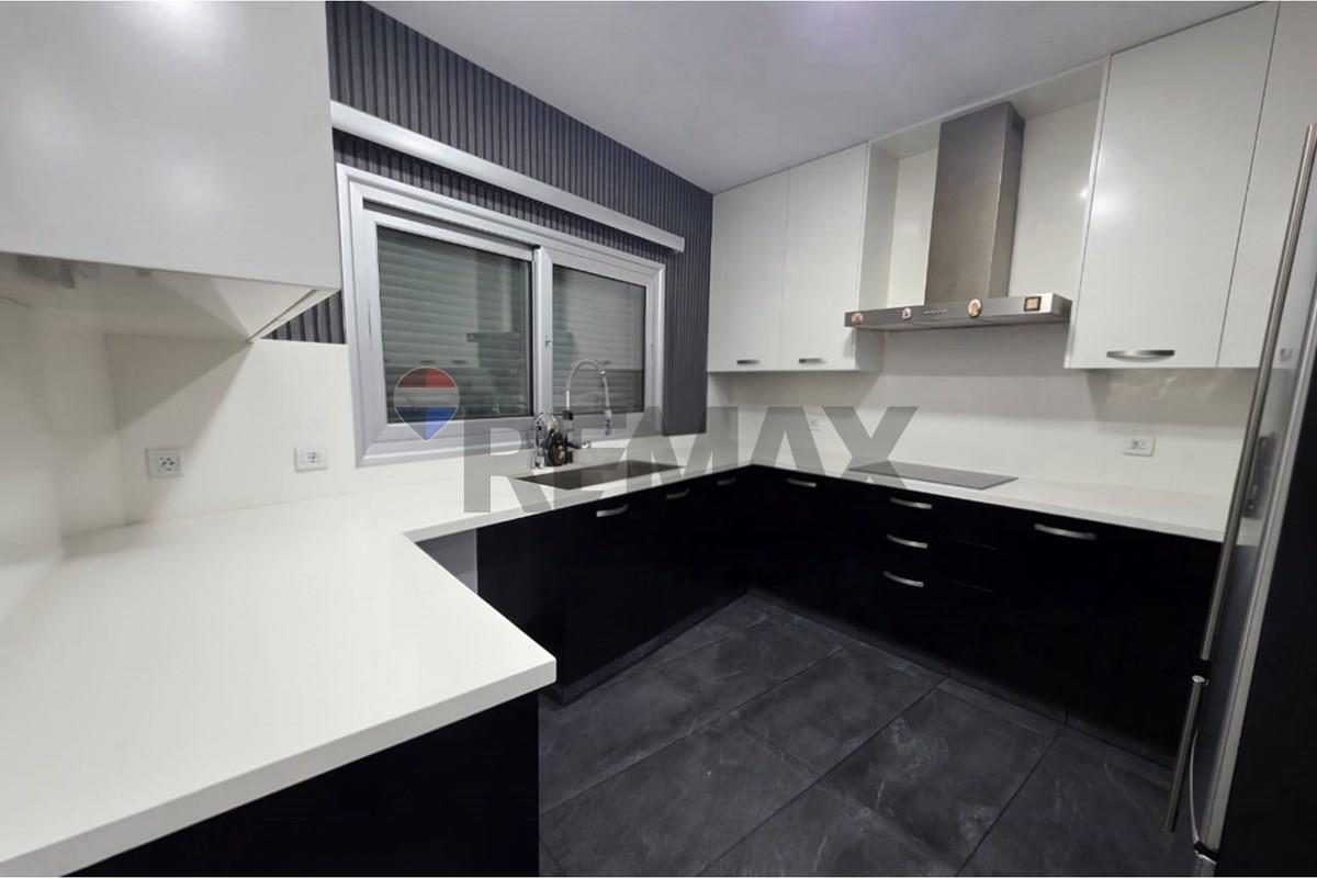 2 Bedroom Duplex Upper Level House in Panthea - Bild 2