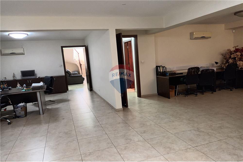 4 Bedroom House with Commercial Space in Lakatamia - Widok 6