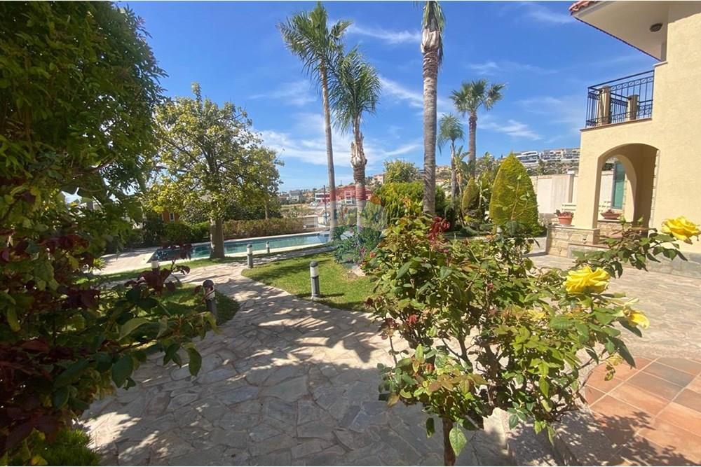 3-Bedroom Villa in Agios Athanasios - Vista 3
