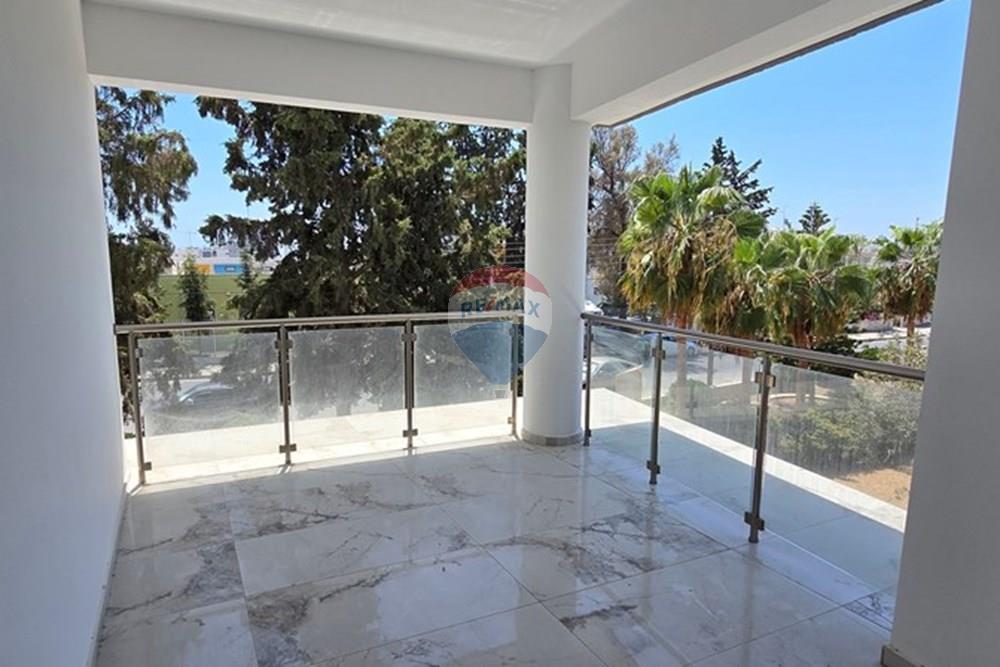 Modern 3-Bedroom Apartment in Agios Athanasios - Widok 5