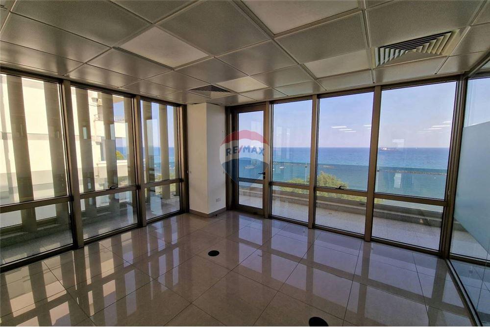 Sea-Front Offices of 564 sqm in Neapolis - Widok 3