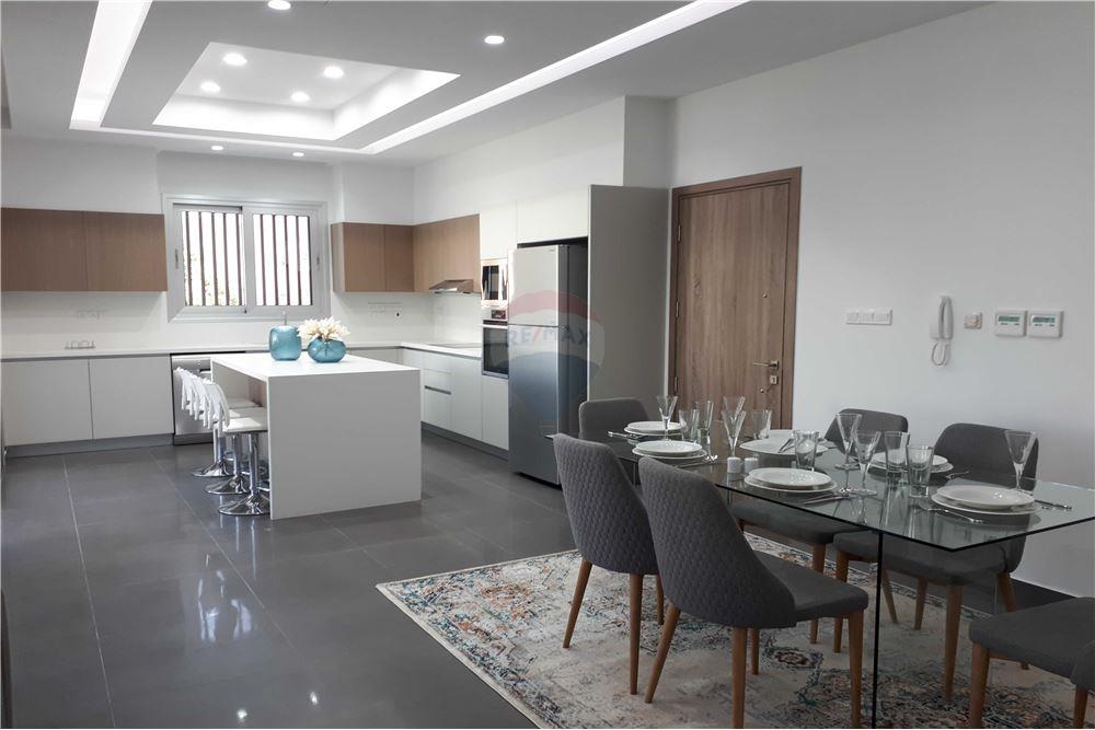 3 Bed Furnished Whole Floor Apartment near the Sea - Widok 3
