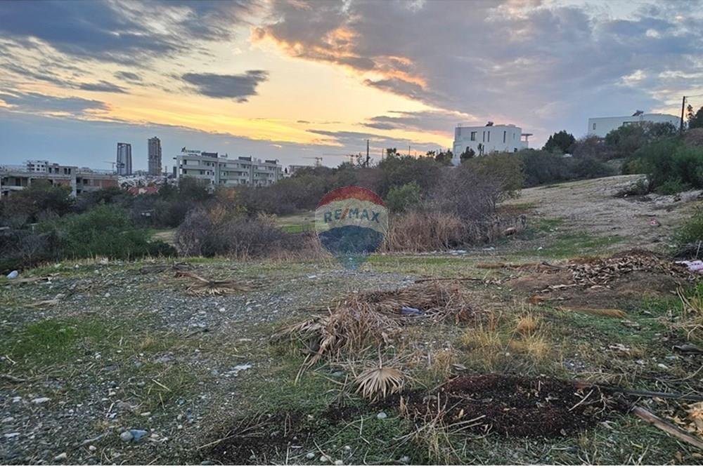 Участок на продажу 14000 м² в Mouttagiaka Tourist Area, Limassol
