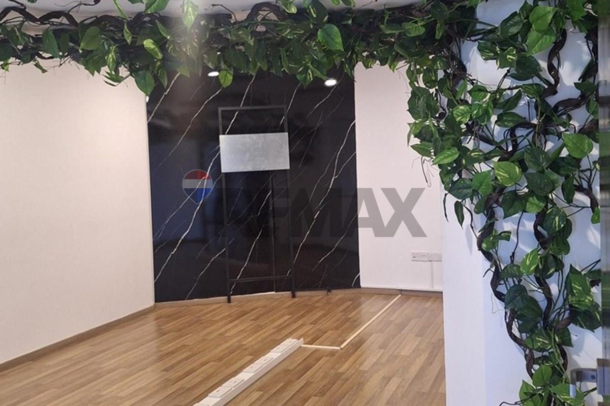 376sqm Furnished & Renovated Office in City Centre - Vista 5