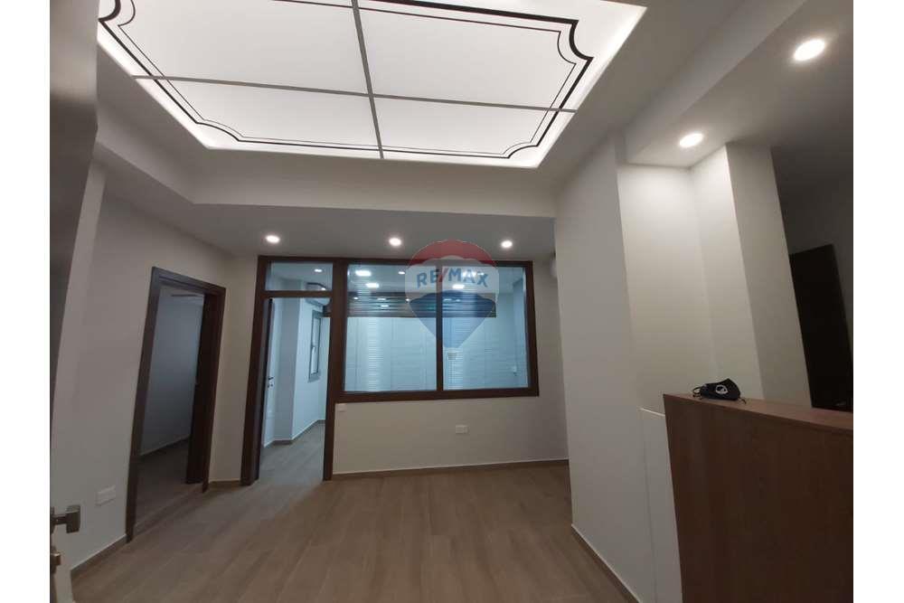 230 sqm office space on Fr. Roosevelt Ave. - Więcej