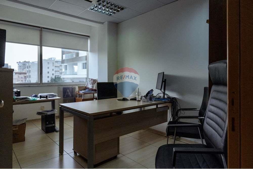 Prime Commercial Property in the City Centre - Mehr