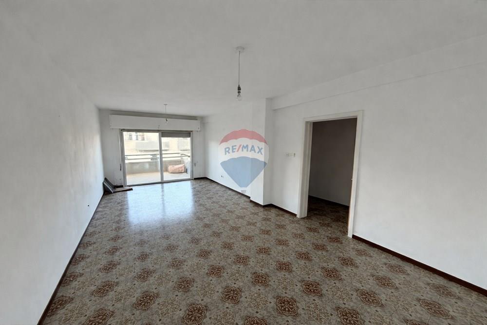 3-Bedroom Apartment in Neapolis, Limassol - Widok 2