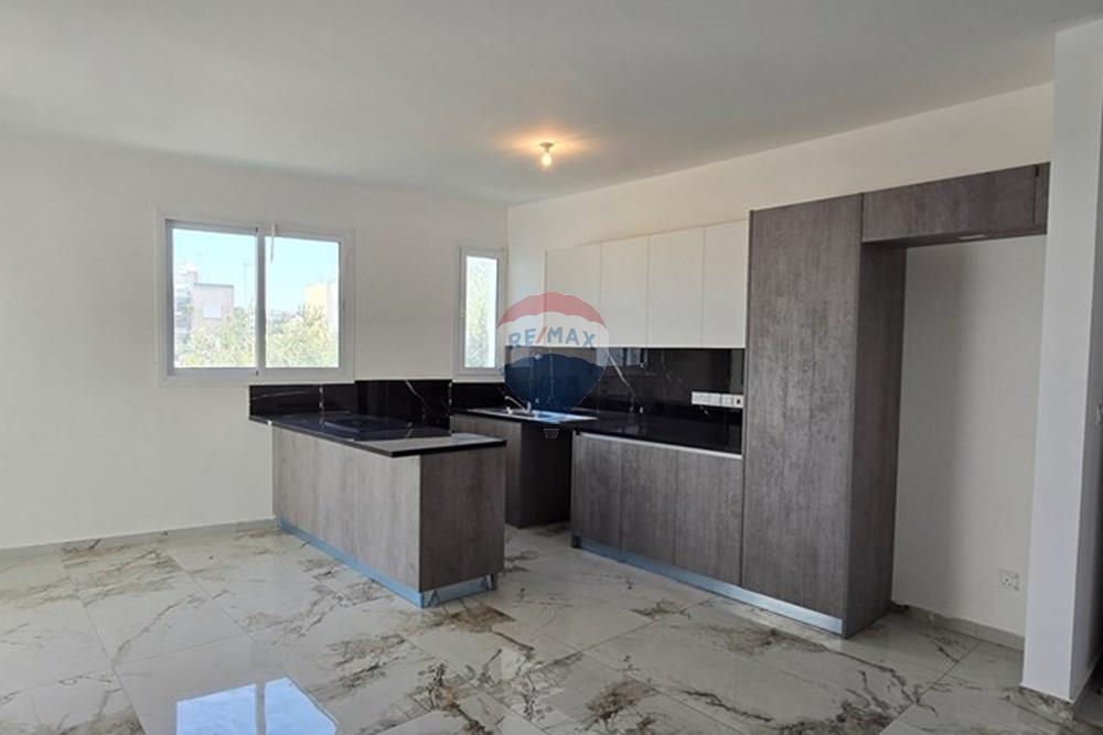 Modern 3-Bedroom Apartment in Agios Athanasios - Widok 4