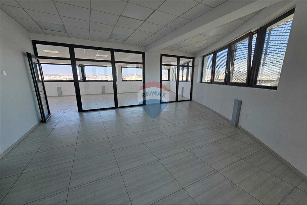 Office Building with Rental Income in St Nicholas - Widok 6