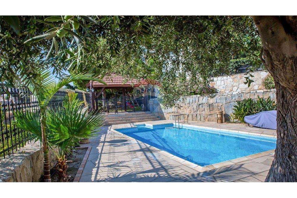 Luxury 6 Bedroom Villa in Agia Fyla - Bild 4