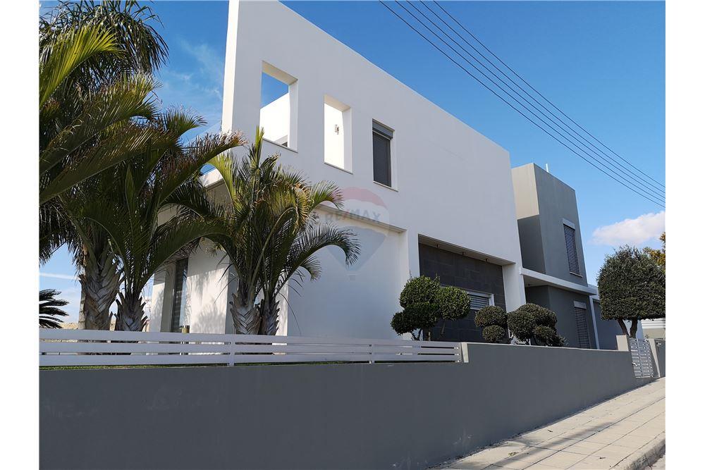 Exclusive 5 Bedroom Villa in Panthea - Bild 2