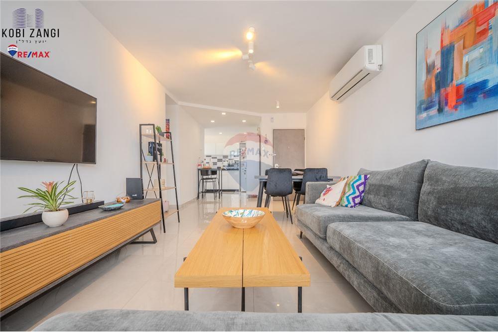 Apartment for Sale in Tel Aviv - Image 2