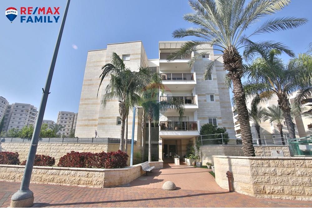 Apartment for Sale in Kiryat Yam - Image 4