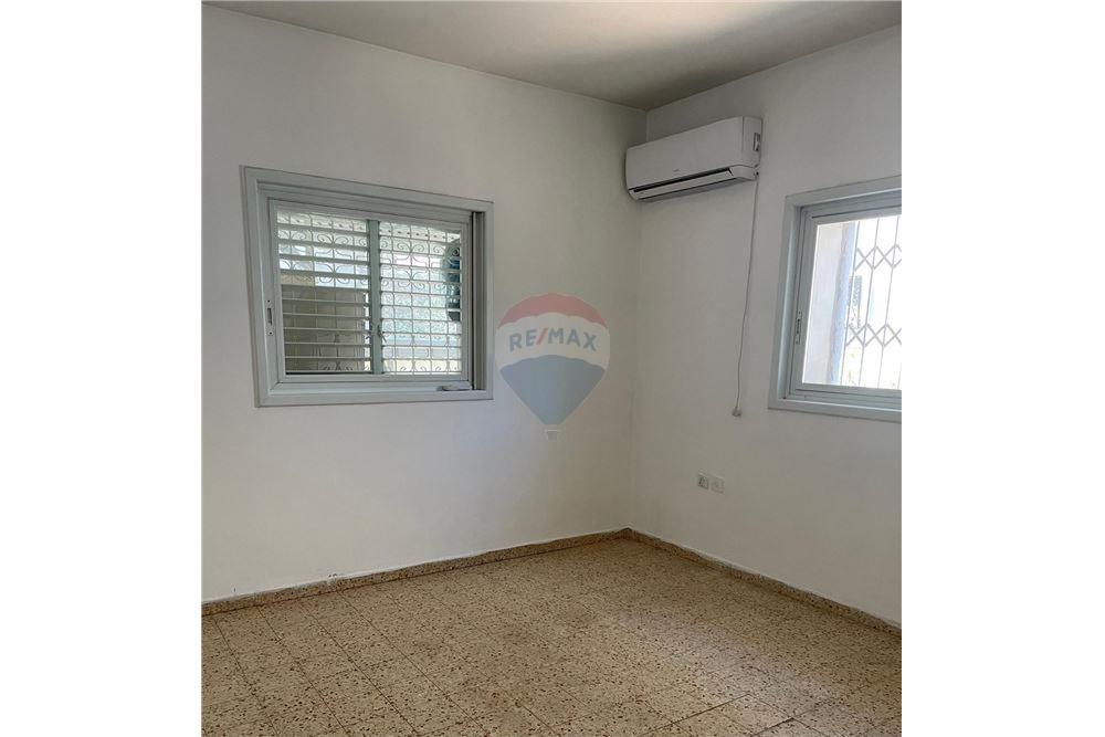 Apartment for Sale in Ramat HaSharon - Image 4