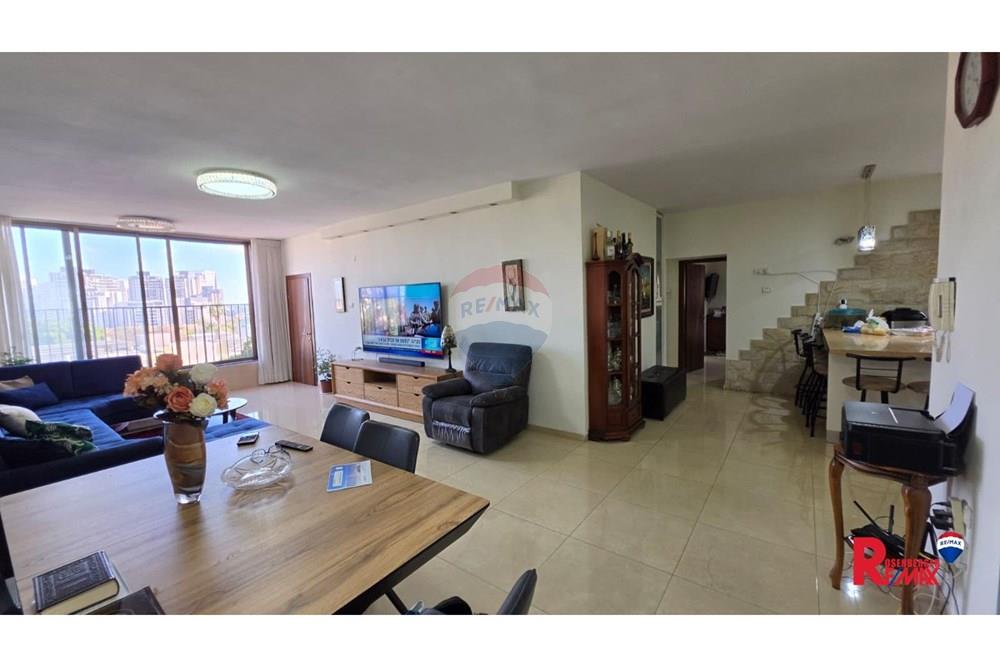 Apartment for Sale in Rishon LeZion - Image 2
