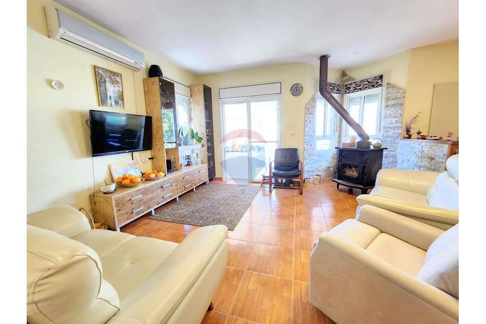 Condo for Sale in מעלות - Image 2