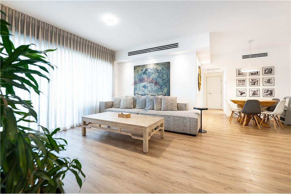 Apartment for Sale in קרית אונו - Image 2