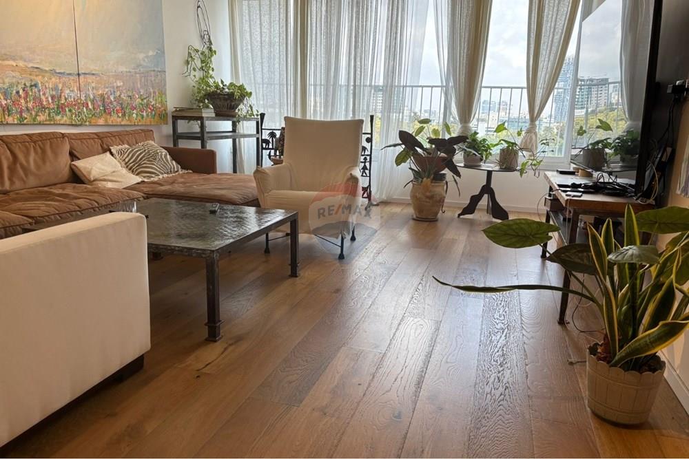 Apartment for Sale in Tel Aviv - Image 2