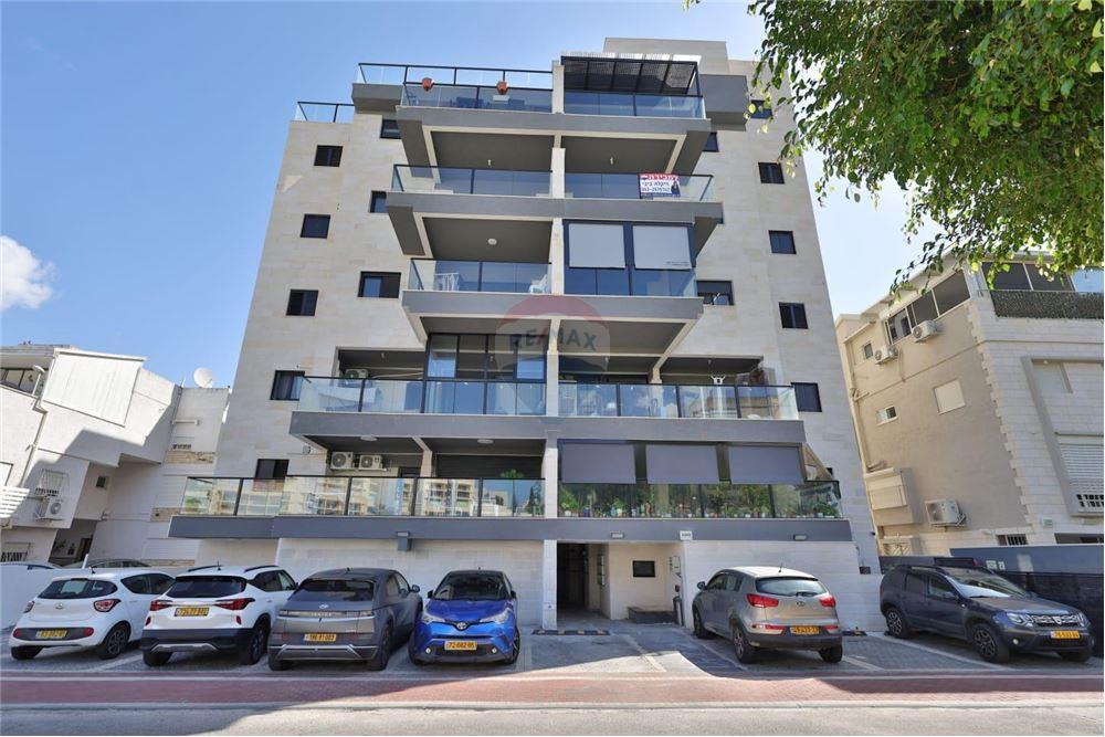 Apartment for Sale in קרית ביאליק - Image 1