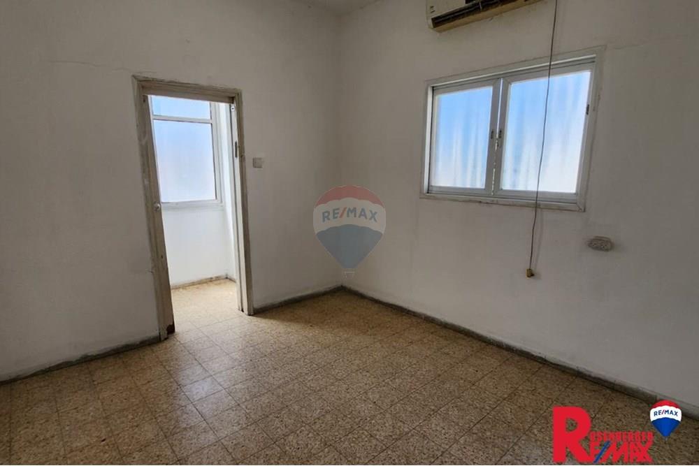 Apartment for Sale in Bnei Brak - Image 5