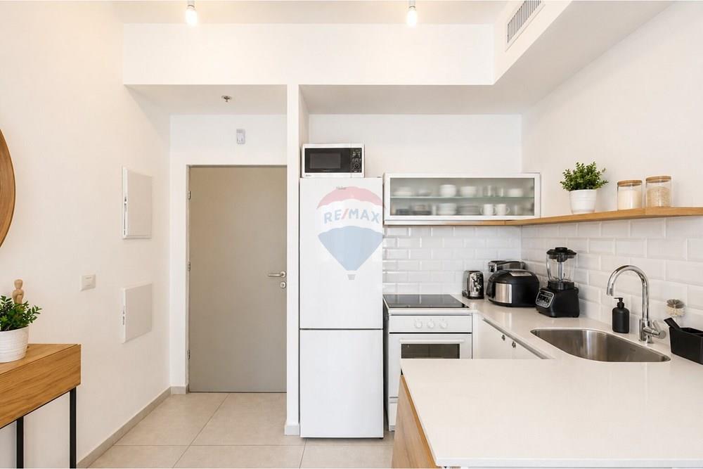 Apartment for Sale in Tel Aviv - Image 2