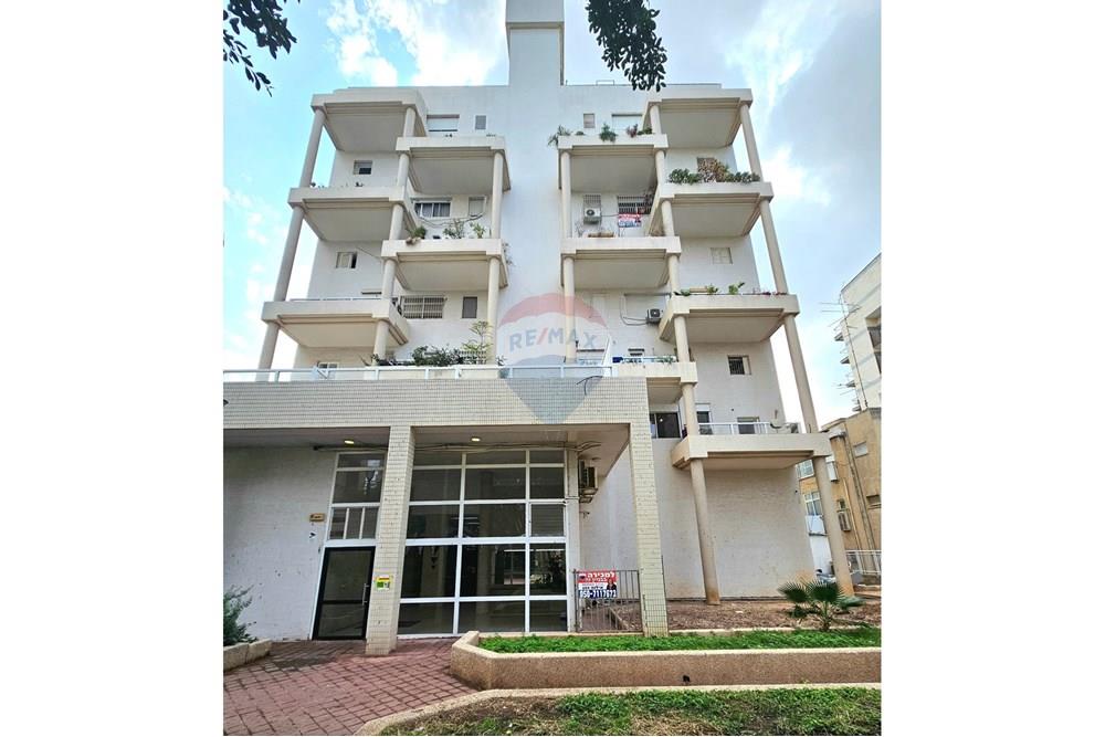 Apartment for Sale in Ramat Gan - Image 1