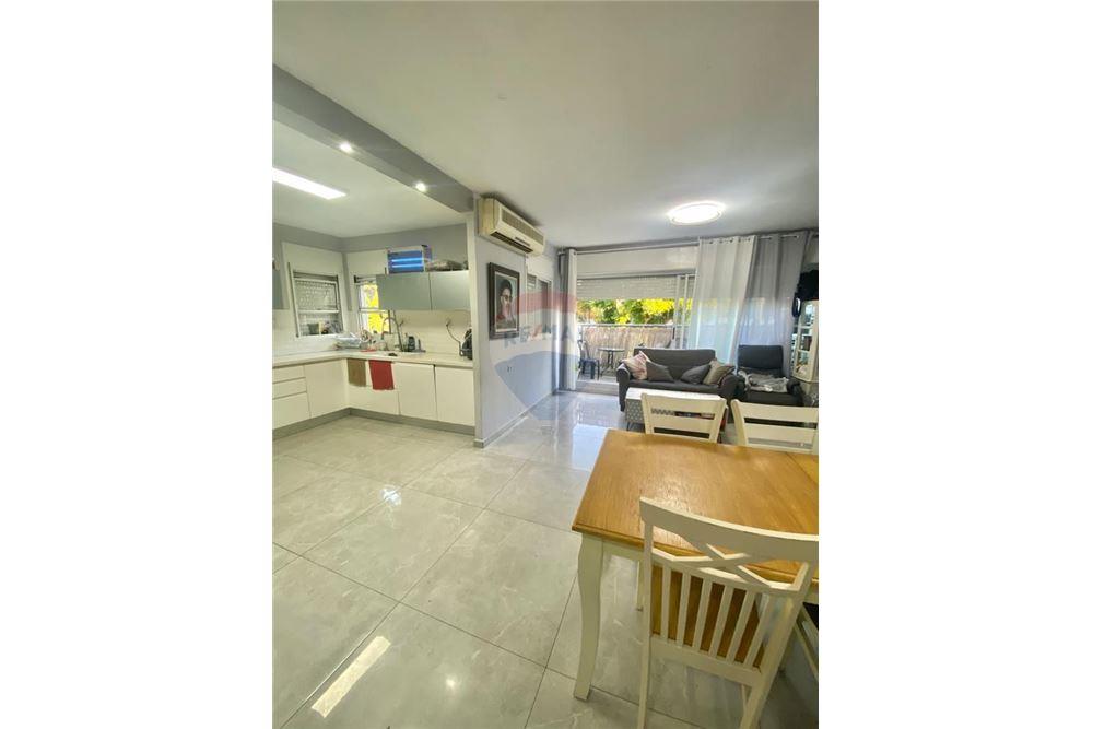 Apartment for Sale in Tel Aviv - Image 2