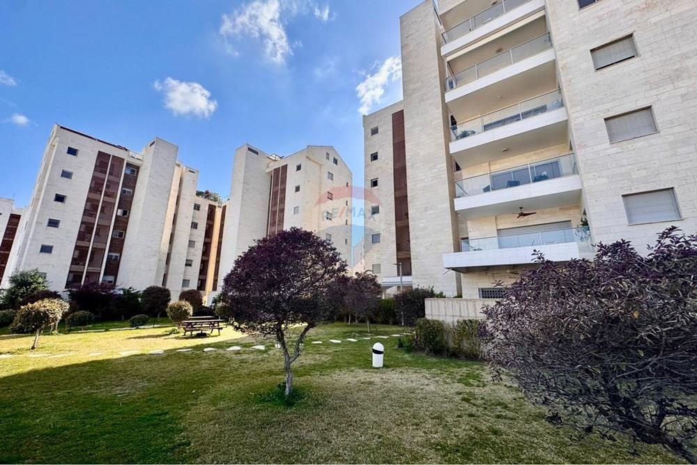 Apartment for Sale in Ra'anana - Image 3