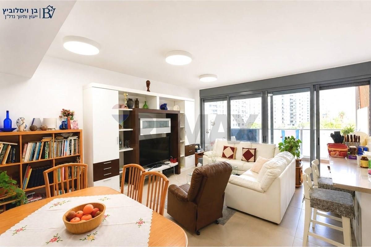 Apartment for Sale in קרית אונו - Image 2