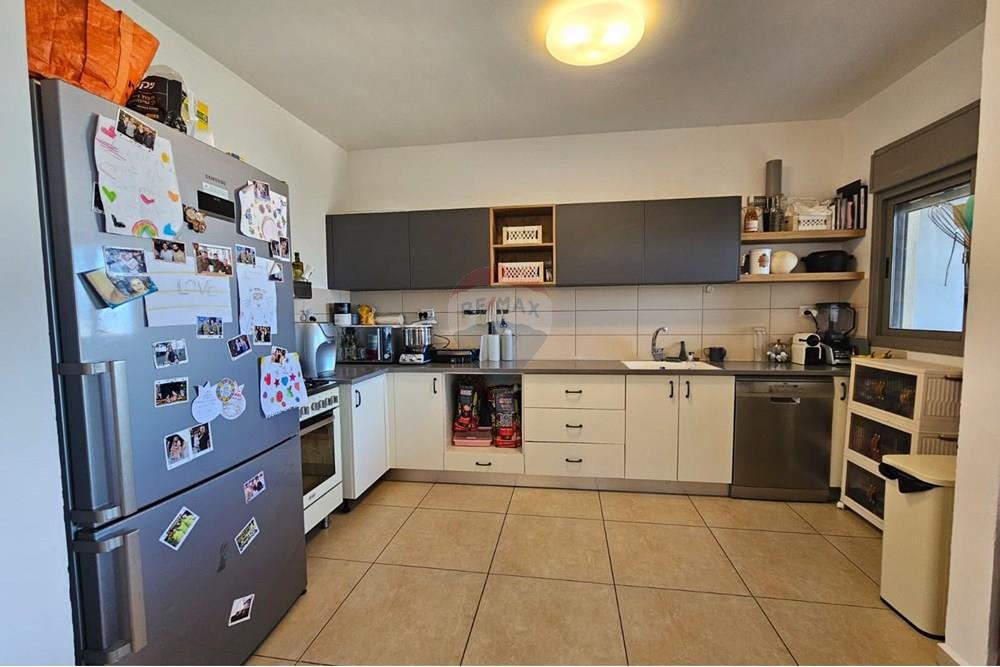 Apartment for Sale in מעלות - Image 2