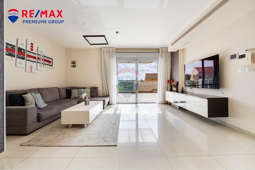 Apartment for Sale in שוהם - Image 3