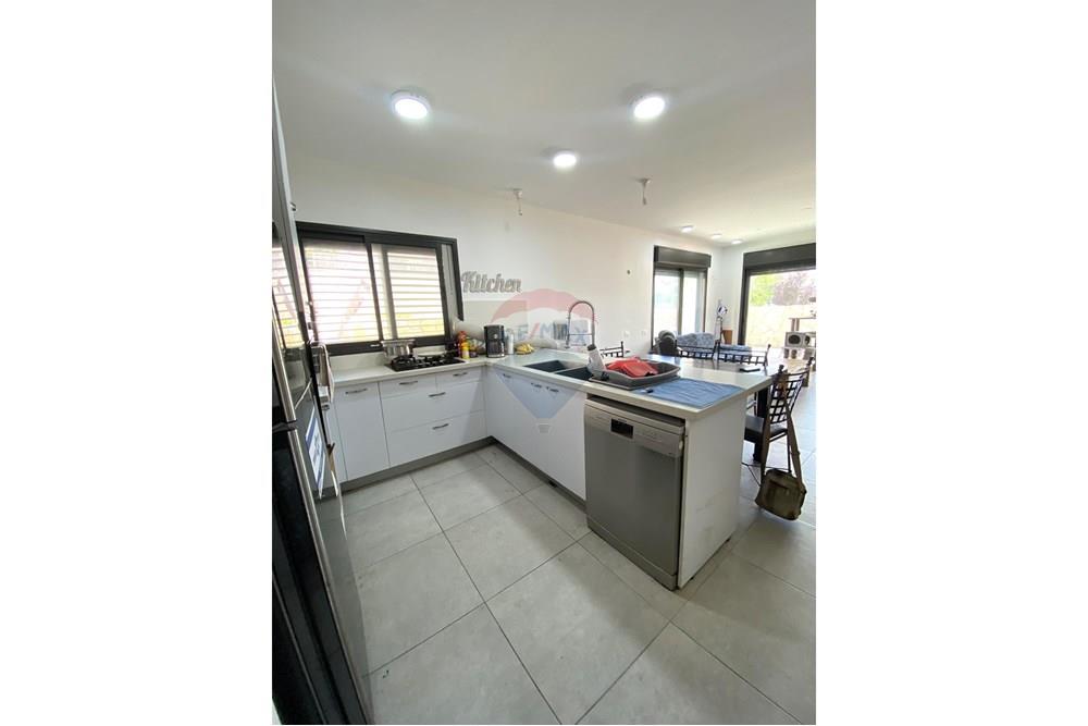 Apartment for Sale in צור הדסה - Image 4