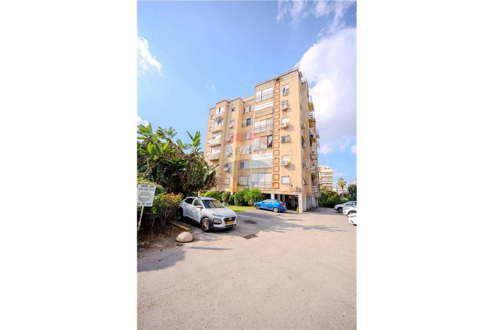 Apartment for Sale in Petah Tikva - Image 1