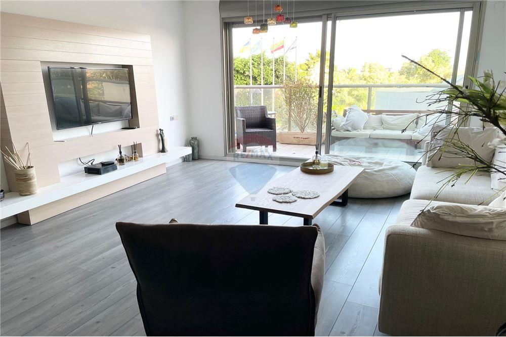 Apartment for Sale in Tel Aviv - Image 2