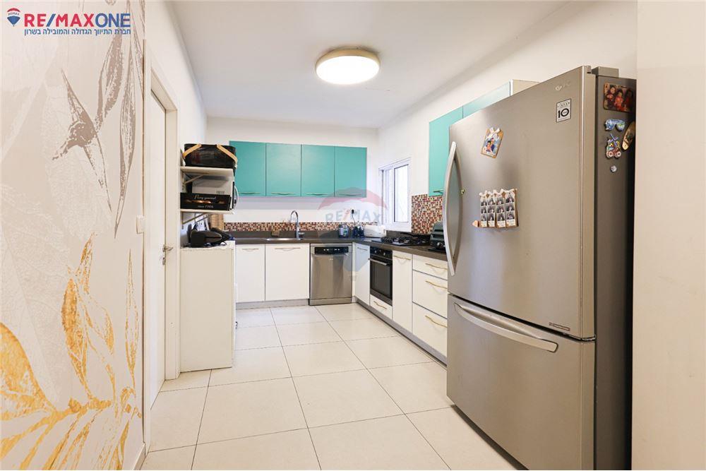 Apartment for Sale in Kfar Saba - Image 6