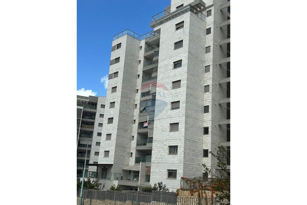 Apartment for Sale in נוף הגליל - Image 4